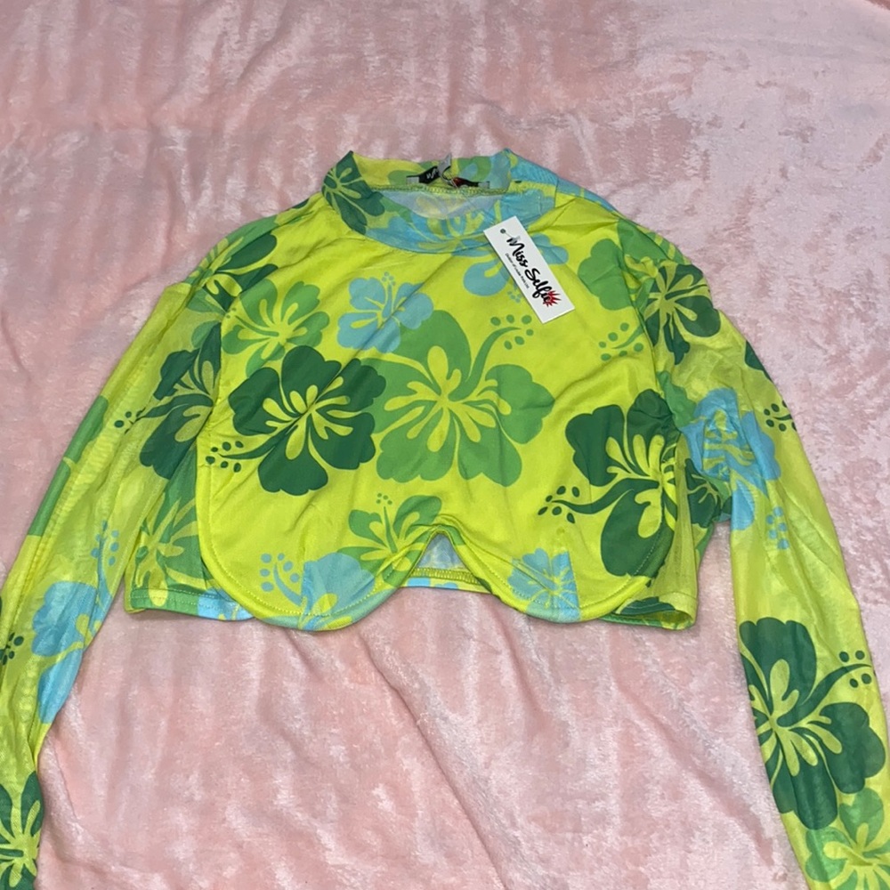 BRAND NEW surfer vibe long sleeve crop shirt!